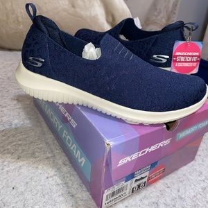 sketchers memory foam sneakers✨